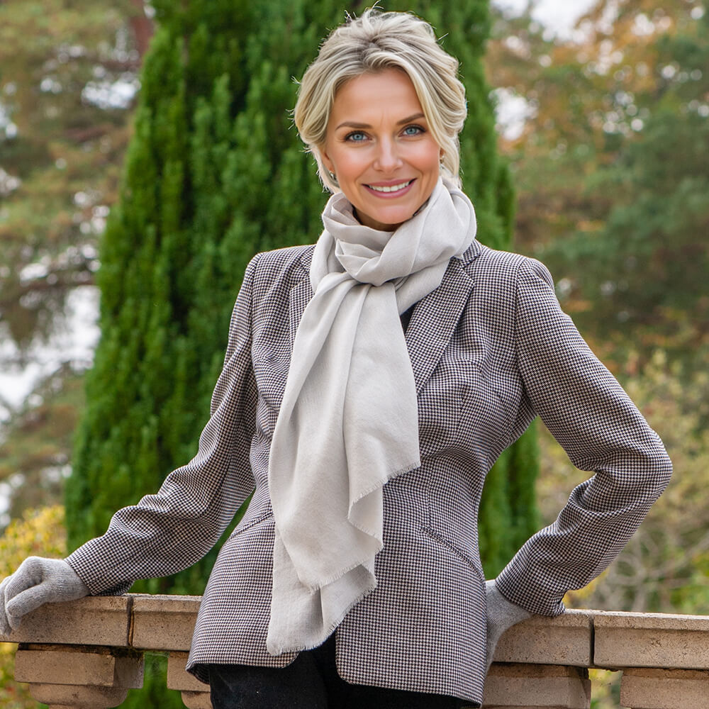 Diamond White Cashmere and Silk Wrap - Image 4